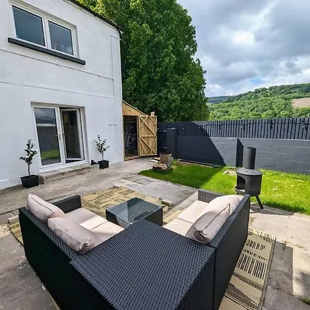 Stylish House In Welsh Hills, Sleeps 8 To 12 Villa Rhondda Exterior photo
