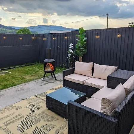 Stylish House In Welsh Hills, Sleeps 8 To 12 Villa Rhondda Exterior photo