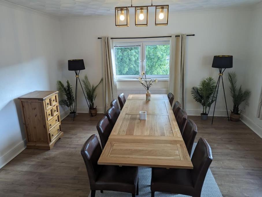 Stylish House In Welsh Hills, Sleeps 8 To 12 Holiday home Rhondda