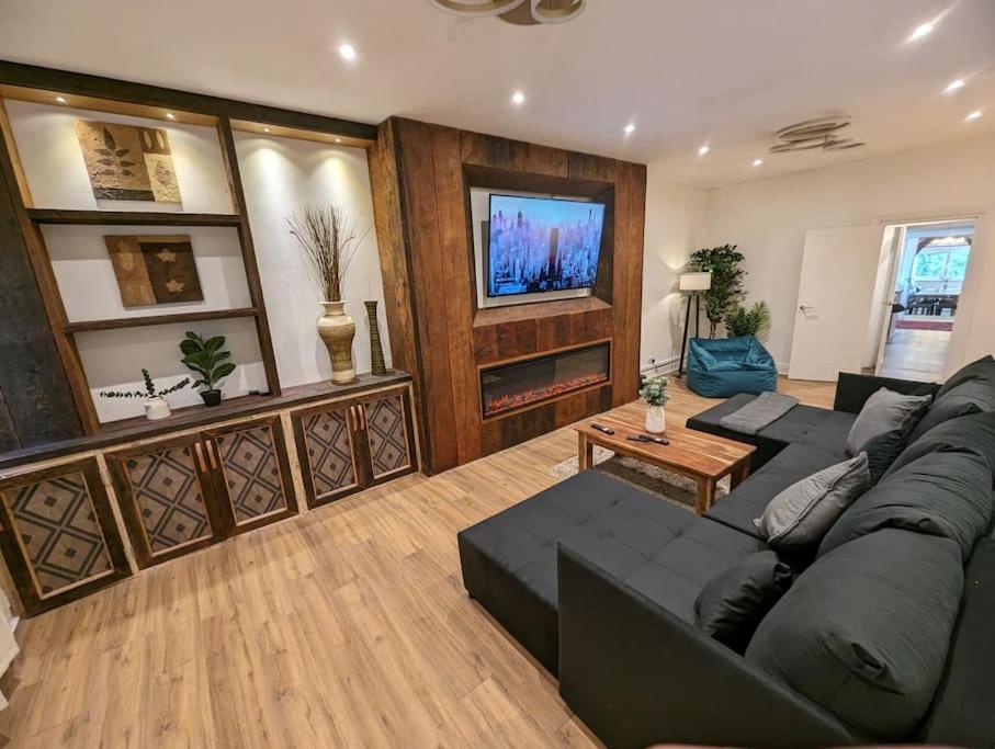 Holiday home Stylish House In Welsh Hills, Sleeps 8 To 12