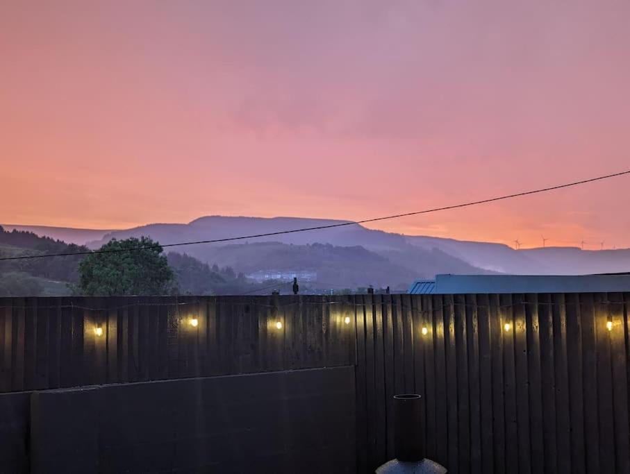 Stylish House In Welsh Hills, Sleeps 8 To 12 *