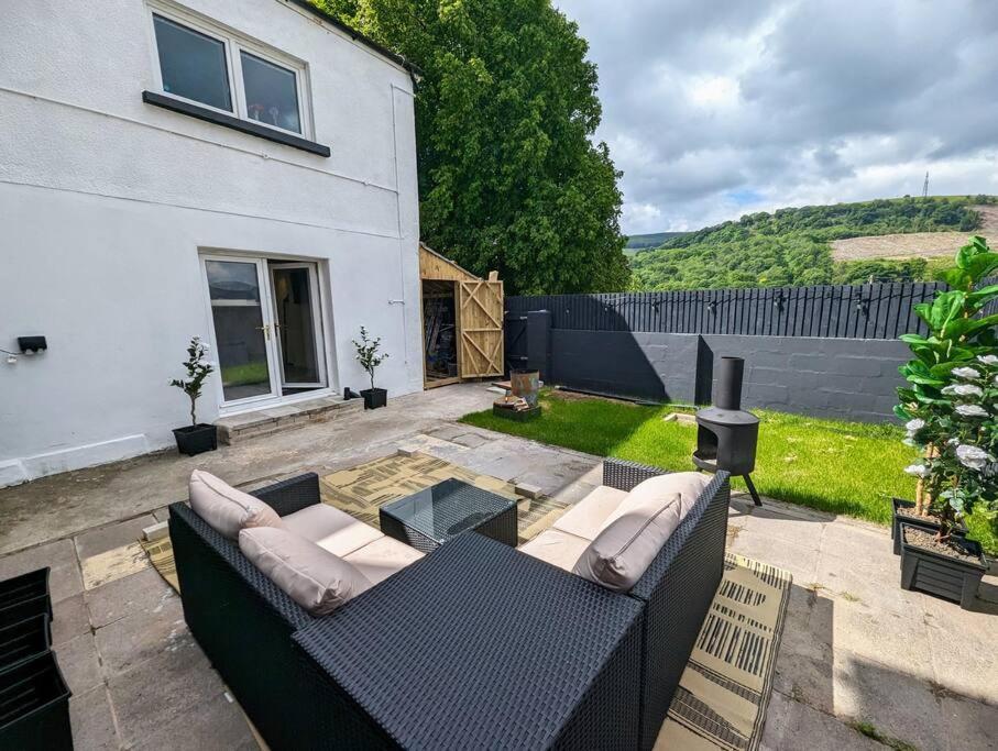 Stylish House In Welsh Hills, Sleeps 8 To 12