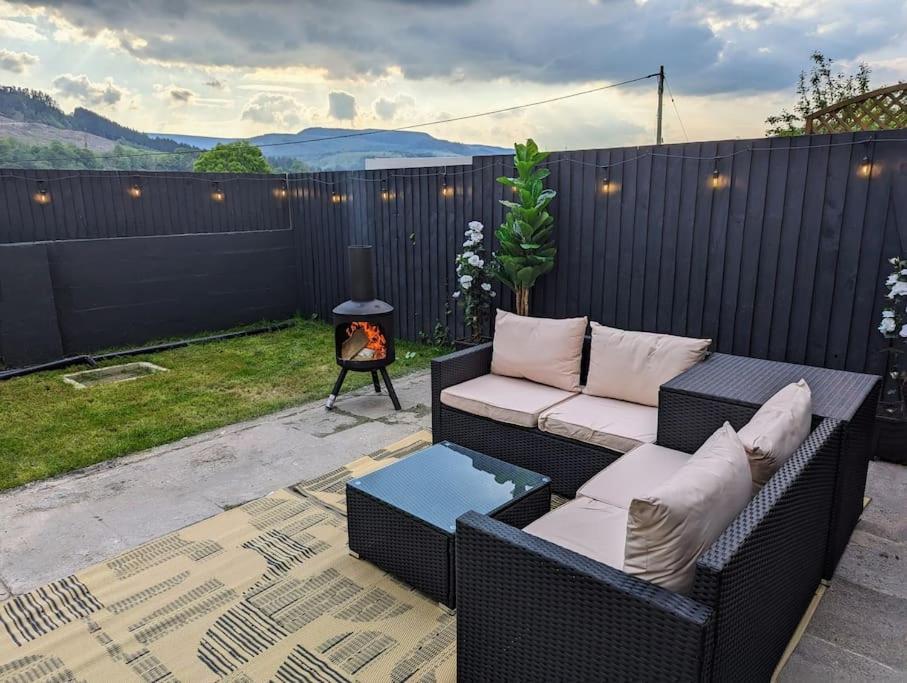 Stylish House In Welsh Hills, Sleeps 8 To 12 *